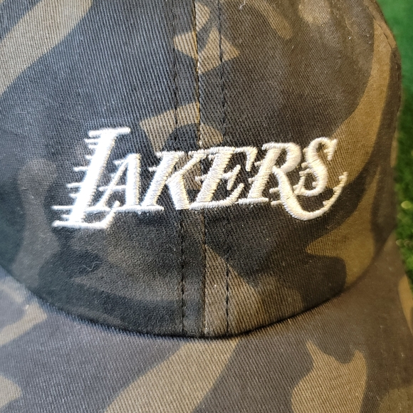 Los Angeles Lakers NBA Embroidered Camo Adjustable Hat Cap Pechanga Promo - Picture 4 of 8